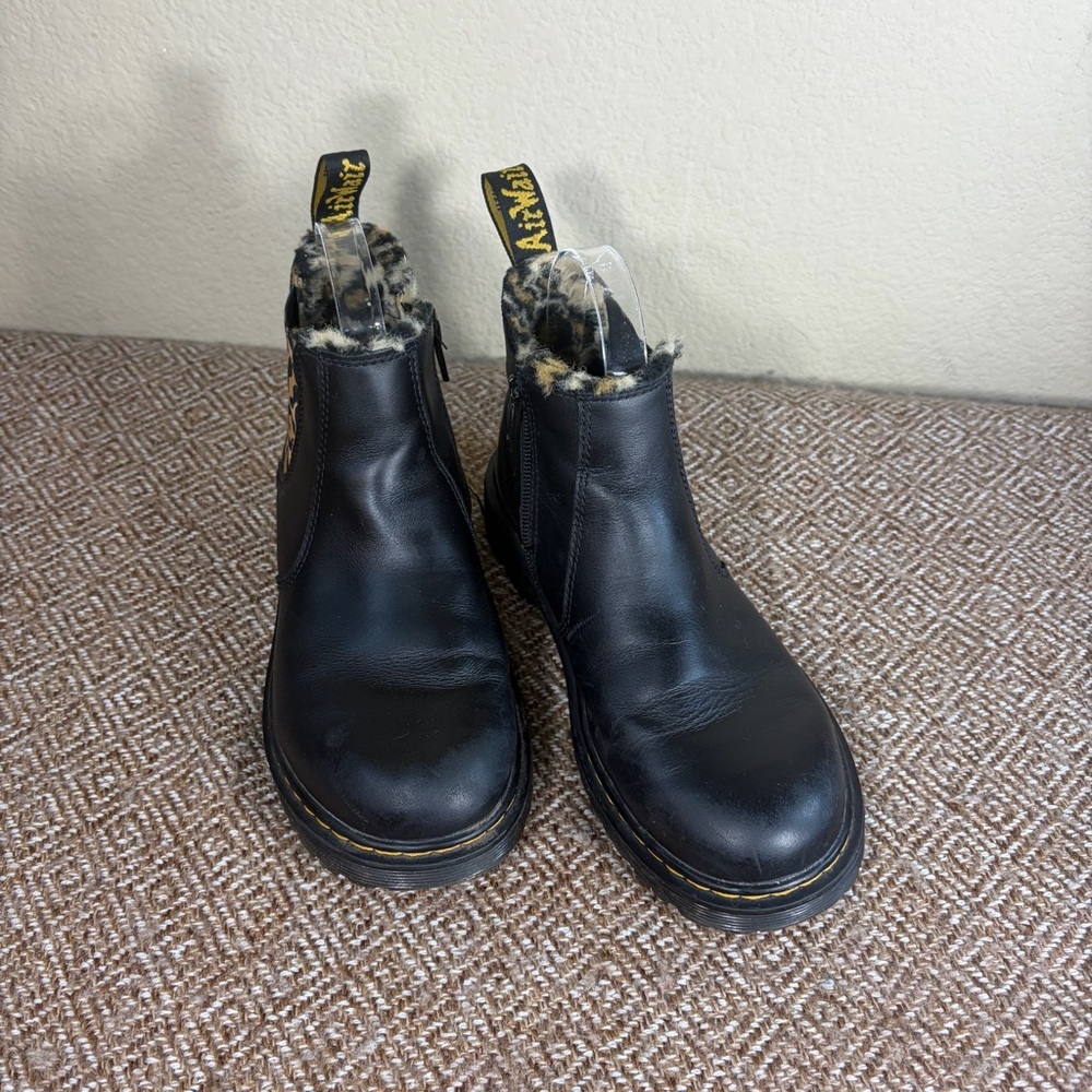 DR. MARTENS AIR WAIR BOOTS SZ 6L BLACK LEATHER W/ FAUX LEOPARD FUR LINING GRUNGE - Picture 2 of 7
